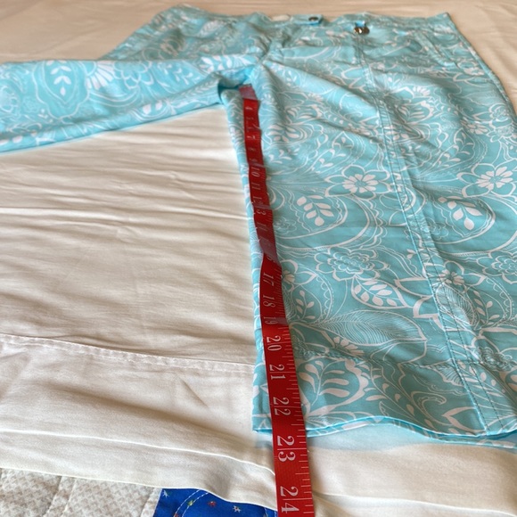 Izod Golf Flower Patterned Capris - Size 12 - Picture 8 of 14